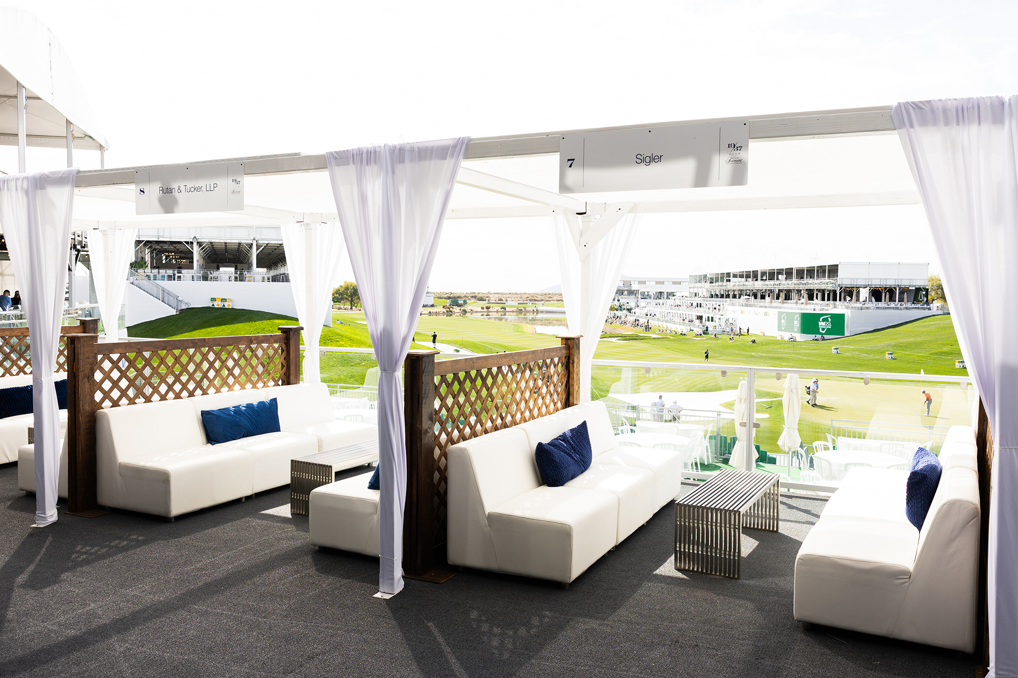 ¥ellow Bucks & Playsson / City View 1937 Club Cabanas - WMPO